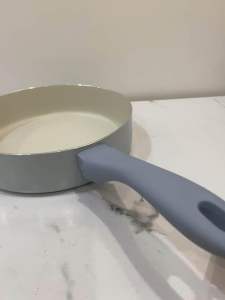 Mini Pan กระทะเซรามิกทรงลึก สีพาสเทลสุดคิ้วท์ ใช้ได้ทุกเตา กระทะเคลือบเซรามิกทรงลึก 20cm – กระทะไม่ติดกระทะ ล้างง่าย ดีไซน์มินิมอล