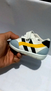 Sepatu Anak Bunyi Cit-Cit Usia 1-2 Tahun