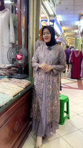 Dres Quarter Mewah: Pilihan Modis untuk Pesta & Promosi