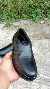 sepatu pria model terbaru slip-on kulit sapi casual sepatu snaker