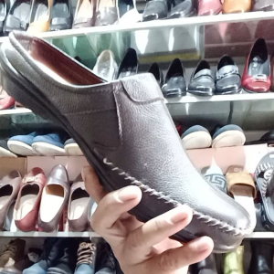 Sepatu Burtong Selop: Desain Casual & Tahan Air