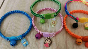 ปลอกคอสัตว์เลี้ยง งานDIY 🐱🐶 แจ้งไซร์ สี ดูลายจี้ห้อนในแชทได้เลยค่ะ🧡 ทำจากไหมจีน น้ำหนักเบา สีเงาสวย  ไม่ระคายเคืองผิวหนังของสัตว์เลี้ยง 💕  ออกแบบสีขนาดจี้ห้อยได้ตามชอบเลยค่ะ 🥰🧡 ราคาเริ่มต้น 5× บาทงับ 💕🧡🥰