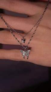 (Beli 2 dapat bonus) K47 Kalung kupu titanium dua layar Perempuan Perhiasan
