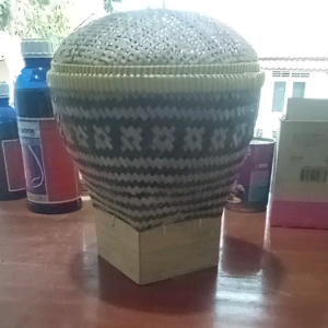 Bakul nasi anyaman dari bambu motif plus tutup kapasitas 1 liter