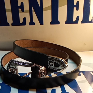 เข็มขัดสายหนังแท้ฟอกฟาดลายเรียบขนาด25มมสีดำหัวชุดกล๊อฟดาวมีหัวห่วงหางเนื้ออลูมีเนียมผสมEASYRIDER