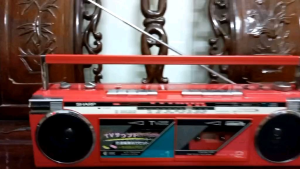 Cassette Sharp QT-Y1còn mới tinh sơn xi bóng lưỡng zin nguyên bản.