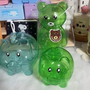 กระปุกออมสินสีใส ออมสินหมู กระปุกออมสินหมี ฝึกการออม ออมสินหมี พร้อมส่ง ของขวัญ ของฝาก