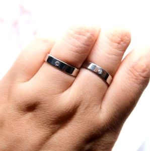 [GRATIS CETAK NAMA] Cincin Couple Titanium Anti Karat M43 | Cincin Pasangan | Cincin Hadiah | Cincin Lamaran | Cincin Tunangan | Aksesoris Pria Wanita