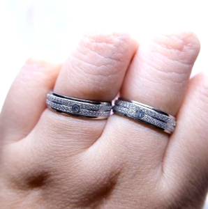 [GRATIS CETAK NAMA] Cincin Couple Titanium Anti Karat M50 | Cincin Pasangan | Cincin Hadiah | Cincin Lamaran | Cincin Tunangan | Aksesoris Pria Wanita