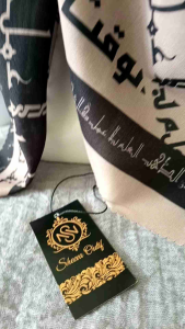 Kerudung Segiempat Motif Tulisan Arab Ala Santri: Motif Kalam Hikmah dan Kata Mutiara