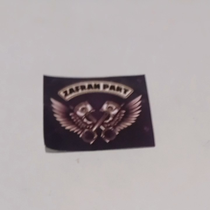 Kleman Jepitan Stang Yamaha RXK & RX King Lama Lawas\\n\\nAksesoris motor lawas telah menjadi bagian penting bagi penggemar sepeda motor klasik. Dalam artikel ini, kita akan membahas tentang aksesoris motor lawas, terutama fokus pada jepitan stang Yamaha RXK dan RX King lama.\\n\\n Apa Itu Aksesoris Motor Lawas?\\n\\nAksesoris motor lawas adalah perangkat tambahan yang digunakan untuk memperbaiki, mengganti, atau meningkatkan fungsi sepeda motor klasik. Mereka bisa berupa suku cadang, seperti jepitan stang, atau aksesori estetika lainnya.\\n\\n Mengenal Suku Cadang Motor Yamaha\\n\\nSuku cadang motor Yamaha adalah komponen yang digunakan untuk memperbaiki atau mengganti bagian-bagian motor yang rusak atau aus. Salah satu suku cadang yang penting untuk motor Yamaha RXK dan RX King lama adalah jepitan stang.\\n\\n Pentingnya Aksesoris Motor Lama\\n\\nAksesoris motor lama memiliki peran penting dalam menjaga performa dan estetika sepeda motor klasik. Dengan memilih aksesoris yang tepat, Anda dapat meningkatkan kenyamanan berkendara dan menambah nilai estetika pada motor Anda.\\n\\n Bagaimana Memilih Jepitan Stang Yamaha RXK?\\n\\nPemilihan jepitan stang yang tepat sangat penting untuk memastikan kenyamanan dan keamanan saat berkendara. Berikut adalah beberapa tips untuk memilih jepitan stang Yamaha RXK yang tepat:\\n\\n Mengetahui Spesifikasi Jepitan Stang\\n\\nSebelum membeli jepitan stang, pastikan Anda mengetahui spesifikasi yang tepat untuk motor Anda. Beberapa hal yang perlu diperhatikan adalah ukuran dan material jepitan stang.\\n\\n Membandingkan Pilihan Jepitan Stang\\n\\nSetelah mengetahui spesifikasi yang tepat, bandingkan beberapa pilihan jepitan stang dari berbagai merek dan harga. Perhatikan kualitas, desain, dan garansi yang ditawarkan oleh produsen.\\n\\n Langkah-langkah Menggunakan Kleman Stang Motor Lama\\n\\nSetelah memilih jepitan stang yang tepat, berikut adalah langkah-langkah untuk menggunakan kleman stang motor lama:\\n\\n Persiapan Sebelum Menggunakan Kleman\\n\\nSebelum menggunakan kleman, pastikan Anda memiliki semua alat yang diperlukan dan mengikuti instruksi pemasangan yang benar. Bersihkan stang motor sebelum memasang kleman untuk memastikan pemasangan yang rapi.\\n\\n Cara Menggunakan Kleman dengan Benar\\n\\nIkuti langkah-langkah berikut untuk menggunakan kleman stang motor lama dengan benar:\\n\\n1. Pasang kleman pada stang motor sesuai dengan ukuran dan spesifikasi yang diperlukan.\\n2. Pastikan kleman dipasang dengan benar dan tidak longgar.\\n3. Cek kembali pemasangan kleman sebelum berkendara.\\n\\n Perawatan Kleman Setelah Penggunaan\\n\\nSetelah menggunakan kleman stang motor lama, pastikan untuk membersihkannya secara rutin dan memeriksa kondisi kleman secara berkala. Jika diperlukan, ganti kleman dengan yang baru untuk memastikan keamanan dan kenyamanan berkendara.\\n\\nDengan memahami cara memilih dan menggunakan jepitan stang Yamaha RXK dan RX King lama, Anda dapat meningkatkan performa dan estetika sepeda motor klasik Anda. Selamat mencoba!\"