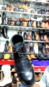 sepatu boots pria safety full kulit model simple dan tredy model Tal