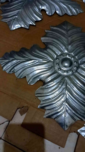 Ornamen pagar besi tempa uk 30x35cm 1 muka model tempel