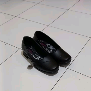 Sepatu Nyaman untuk Wanita: Desain Sepatu Wadges & Milton Dr 303