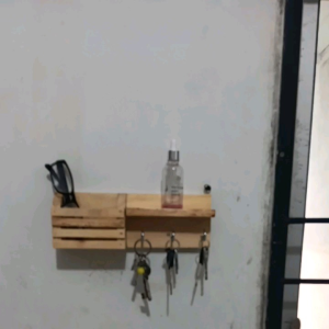 Rak Gantungan Kunci Jati Belanda: Desain Eropa untuk Ruang Tamu