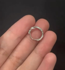 ต่างหู ตุ้มหูห่วงเงิน  ฉลุลายเกลียวเรียบๆ 🖤- Plain Earring 01