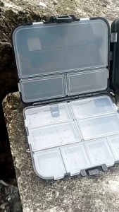 Kotak Perkakas Kail Waterproof: Pilihan Terbaik untuk Para Pecinta Perikanan\\n\\n Mengenal Kotak Perkakas Kail Waterproof\\n\\nKotak perkakas kail tahan lama dan kotak perkakas kail praktis merupakan dua jenis kotak perkakas kail yang sangat penting bagi para pecinta perikanan. Salah satu pilihan terbaik adalah kotak perkakas kail waterproof atau kotak perkakas kail tahan air. Kotak ini dirancang untuk melindungi peralatan pancing Anda dari kerusakan akibat air dan cuaca buruk.\\n\\n Manfaat Kotak Perkakas Kail Tahan Air\\n\\nKotak perkakas kail tahan air memiliki beberapa manfaat penting bagi para pecinta perikanan. Pertama, kotak ini mampu melindungi peralatan pancing Anda dari kerusakan akibat air dan cuaca buruk. Kedua, kotak ini praktis dan mudah dibawa ke mana-mana, sehingga Anda dapat membawanya ke tempat perikanan favorit Anda. Ketiga, kotak ini juga dapat digunakan untuk menyimpan berbagai jenis peralatan pancing, mulai dari kail, benang, hingga joran pancing.\\n\\n Keunggulan Kotak Perkakas Kail Praktis\\n\\nSelain kotak perkakas kail tahan air, kotak perkakas kail praktis juga merupakan pilihan yang baik bagi para pecinta perikanan. Kotak ini dirancang untuk memudahkan Anda dalam menyimpan dan mengorganisir peralatan pancing Anda. Beberapa keunggulan kotak perkakas kail praktis antara lain:\\n\\n- Mudah dibawa ke mana-mana\\n- Dapat disesuaikan dengan berbagai jenis peralatan pancing\\n- Memiliki ruang penyimpanan yang cukup besar\\n- Terbuat dari bahan yang tahan lama dan kuat\\n\\n Memilih Kotak Perkakas Kail Tahan Lama\\n\\nUntuk memilih kotak perkakas kail tahan lama yang tepat, ada beberapa faktor yang perlu diperhatikan. Berikut adalah beberapa faktor penting yang perlu dipertimbangkan:\\n\\n- Kualitas bahan: Pastikan kotak perkakas kail yang Anda pilih terbuat dari bahan yang tahan lama dan kuat.\\n- Kapasitas penyimpanan: Pertimbangkan kapasitas penyimpanan kotak perkakas kail yang Anda inginkan.\\n- Desain: Pilih kotak perkakas kail dengan desain yang sesuai dengan kebutuhan Anda.\\n\\n Tips Membeli Kotak Perkakas Kail untuk Perikanan\\n\\nBerikut adalah beberapa tips membeli kotak perkakas kail untuk perikanan:\\n\\n- Pertimbangkan kebutuhan Anda: Sebelum membeli kotak perkakas kail, pertimbangkan kebutuhan Anda terlebih dahulu.\\n- Perhatikan kualitas bahan: Pastikan kotak perkakas kail yang Anda beli terbuat dari bahan yang tahan lama dan kuat.\\n- Cek harga: Bandingkan harga kotak perkakas kail di berbagai toko atau situs e-commerce sebelum membeli.\\n\\n Cara Menggunakan Kotak Perkakas Kail Waterproof dengan Efektif\\n\\nBerikut adalah langkah-langkah menggunakan kotak perkakas kail waterproof dengan efektif:\\n\\n- Siapkan peralatan pancing Anda: Sebelum menggunakan kotak perkakas kail waterproof, pastikan peralatan pancing Anda sudah siap.\\n- Organisir peralatan pancing Anda: Organisir peralatan pancing Anda sesuai dengan kebutuhan Anda.\\n- Masukkan peralatan pancing Anda ke dalam kotak perkakas kail waterproof: Masukkan peralatan pancing Anda ke dalam kotak perkakas kail waterproof secara rapi.\\n\\n Cara Merawat Kotak Perkakas Kail Tahan Lama\\n\\nBerikut adalah cara merawat kotak perkakas kail tahan lama:\\n\\n- Bersihkan kotak perkakas kail secara rutin: Bersihkan kotak perkakas kail secara rutin untuk menjaga kebersihan dan kebersihan kotak.\\n- Simpan kotak perkakas kail di tempat yang aman: Simpan kotak perkakas kail di tempat yang aman dan kering.\\n- Gunakan kotak perkakas kail dengan hati-hati: Gunakan kotak perkakas kail dengan hati-hati untuk menjaga ketahanan kotak.\\n\\nDengan memahami manfaat, keunggulan, dan cara menggunakan kotak perkakas kail waterproof, Anda dapat memaksimalkan penggunaan kotak perkakas kail untuk perikanan Anda. Selamat mencoba!\n}