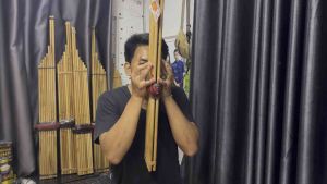 เค้ากระชับ กระดูกระชับ แคนแปดคีย์ Gmลิ้นเงิน พื้นที่ 1cm x 10cm มีเต้าไม้ทาสีทรงโบราณ ซึ่งพักผ่อนเผยอะไรกับแถม