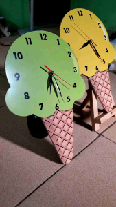 Jam Dinding Ice Cream Ukir Lucu - Desain Ceria untuk Kamar Anak