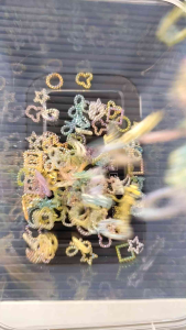 Manik Charm Bolong Warna Warni 10 Gram: Aksesoris Perhiasan DIY