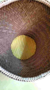 Concise, clear, and easy to understand: หวดนึ่งข้าวเหนียวจากร้อยเอ็ด ขอบถี่ 24-26 และ 28-29 สม. ปาก ก้นกว้าง 15-17 ไม่ปลอดภัย ลูกค้าสามารถทักแชทแม่ค้าได้แม่ค้าจะรีบตอบกลับให้เร็วที่สุดค่ะ