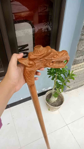 tongkat jalan kayu kelor emas ukir naga jawa h476