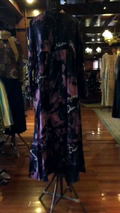 Kanaya Dress by Dian Pelangi LIMITED EDITION Busana Muslim Baju Maxi Gamis Abaya Kaftan Gaun Outfit Busui Casual Formal Pesta Pernikahan Kondangan Wanita Hijaber Cantik Anggun Modis Modern Mewah Model Korea Terbaru Motif Batik Abstrak Kekinian