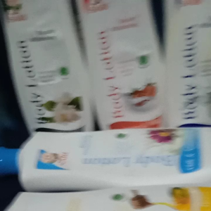 Body Lotion Beuty Whitening S/C SARI 600ml