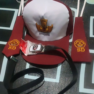 paket topi SD putih dasi dan ikat pinggang bordir tutwri belakang pake karet untuk pria wanita