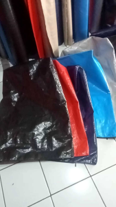 Karung Kurir Pakai Resleting Bawah Nya Mudel Kotak P70 T90 L20 Bahan Terpal Korea/Import Kualitas Terjamin Tersedia Banyak Pilihan Warna dan Tipe Terpal