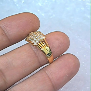 Cincin Wanita Berlian Titanium Vier Lapis Kristal Eklusif