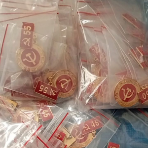 Huy hiệu Cờ ĐẢNG cờ búa liềm huy hiệu tuổi đảng.