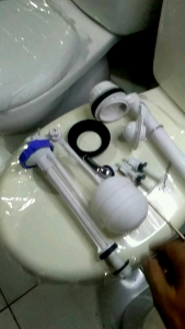 Sparepart closet duduk engkol depan Alat dalaman tangki closet tuas depan 1 set alat closet tuas flush universal