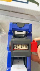 Máy bấm giá Deli 7501 có chữ VNĐ đ Giá USD NSX HSD.....