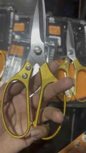 Kéo cắt tỉa vàng SK5 với tay cầm màu vàng và lưỡi thép SK5