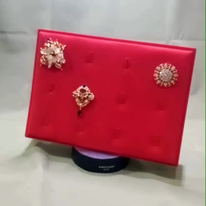 Display Bros dan Pin Tempat Penyimpanan dan Perhiasan Bros & Pin model Stand Up