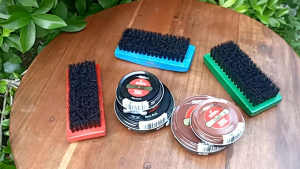 paket hemat ( 1sikat + 1semir ) semir sepatu kiwi padat