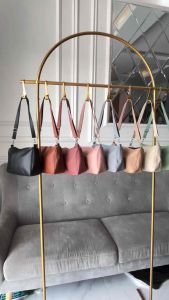 Terry bag tas selempang bahu wanita Bahan cocoly Ukuran 25x17cm Terdapat 1 ruang tanpa furing