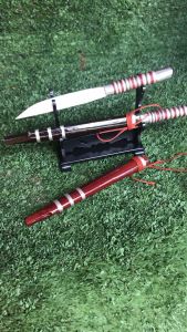 ไฟประกอบดาบไทยดำแดง 5.5cm กระเป๋าแบบจิ๋ว รูปแบบดาบไทย รูปแบบดาบรำ ดันแบบดาบแก้บน โดยพลาสติกสีดำ และสีแดง