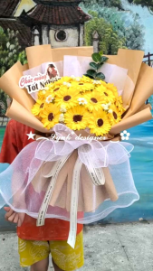 Bó hoa hướng dương sáp thơm mix cúc mi xinh xắn bó to phối lưới