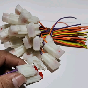 Rumah Sikring Kecil Plus Sikring Tacap Kecil Universal Motor Mobil