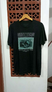 Kaos Escobar Shutters Second: Desain Unik dan Nyaman