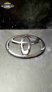 Emblem Logo Grill Depan Avanza 2012-2015 ORIGINAL