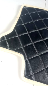 Alas pelindung Dashboard mobil Avanza Lama - hitam berpola kotak - untuk perlindungan matahari dan tint.