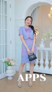 ชุดผ้าไทย เดรสผ้าไทยสีฟ้าม่วง ทอสไลด์สีสวย ออกแบบคอกลมทรงเสื้อกั๊ก แขนสั้น แต่งโบว์เข็มกลัด(ถอดได้) กระโปรงทรงสอบ มีกระเป๋าข้าง