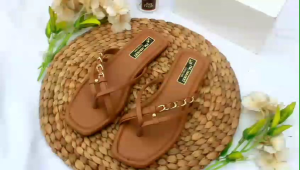 Sandal Wanita/Sandal Rumahan/Trendy/Modis./Terbaru