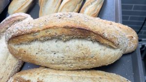 Multigrain bread ขนมปังธัญพืชรวม 8 ชนิด ขนมปังมัลติเกรน ขนมปังเพื่อสุขภาพ ขนมปังสไตล์ฝรั่งเศส มัลติเกรน ขนาด 30 cm.