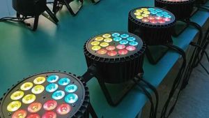 18PCS 4‑in‑1 RGBW 6‑Segment Slim Par Wall Washer Light IP20 DMX512 RDM Fan‑less Silent Stage Wash Light for Indoor Stage Show