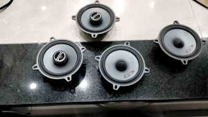 1 CHIẾC LOA XE Ô TÔ XE HƠI 5INCH 13CM CÒN ĐẸP 80% HÁT CỰC HAY VỀ ANH EM ĐỘ CHẾ ĐỒ CHƠI NHE~~ CÓ NHẬN LẮP ĐẶT Ạ