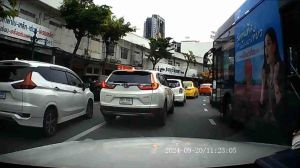 [คูปอง100]กล้องติดรถยนต์wifiหน้าหลัง รุ่นV30 FullHdดูผ่านมือถือได้ wifi